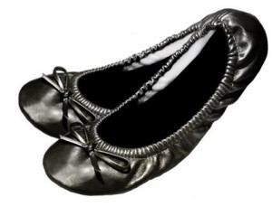 black foldable travel shoes